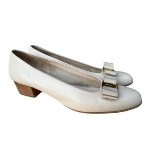 Vintage Salvatore Ferragamo Vara Bow Heel Women size 10 2A Narrow